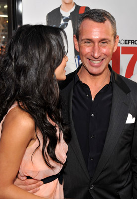 Adam Shankman and Vanessa Hudgens at event of Vel septyniolikos (2009)