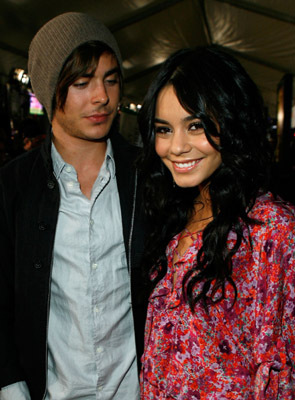 Vanessa Hudgens and Zac Efron at event of Watchmen (2009)