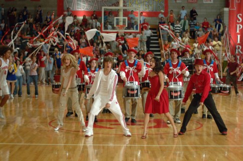 Still of Ashley Tisdale, Vanessa Hudgens, Zac Efron and Lucas Grabeel in High School Musical (2006)