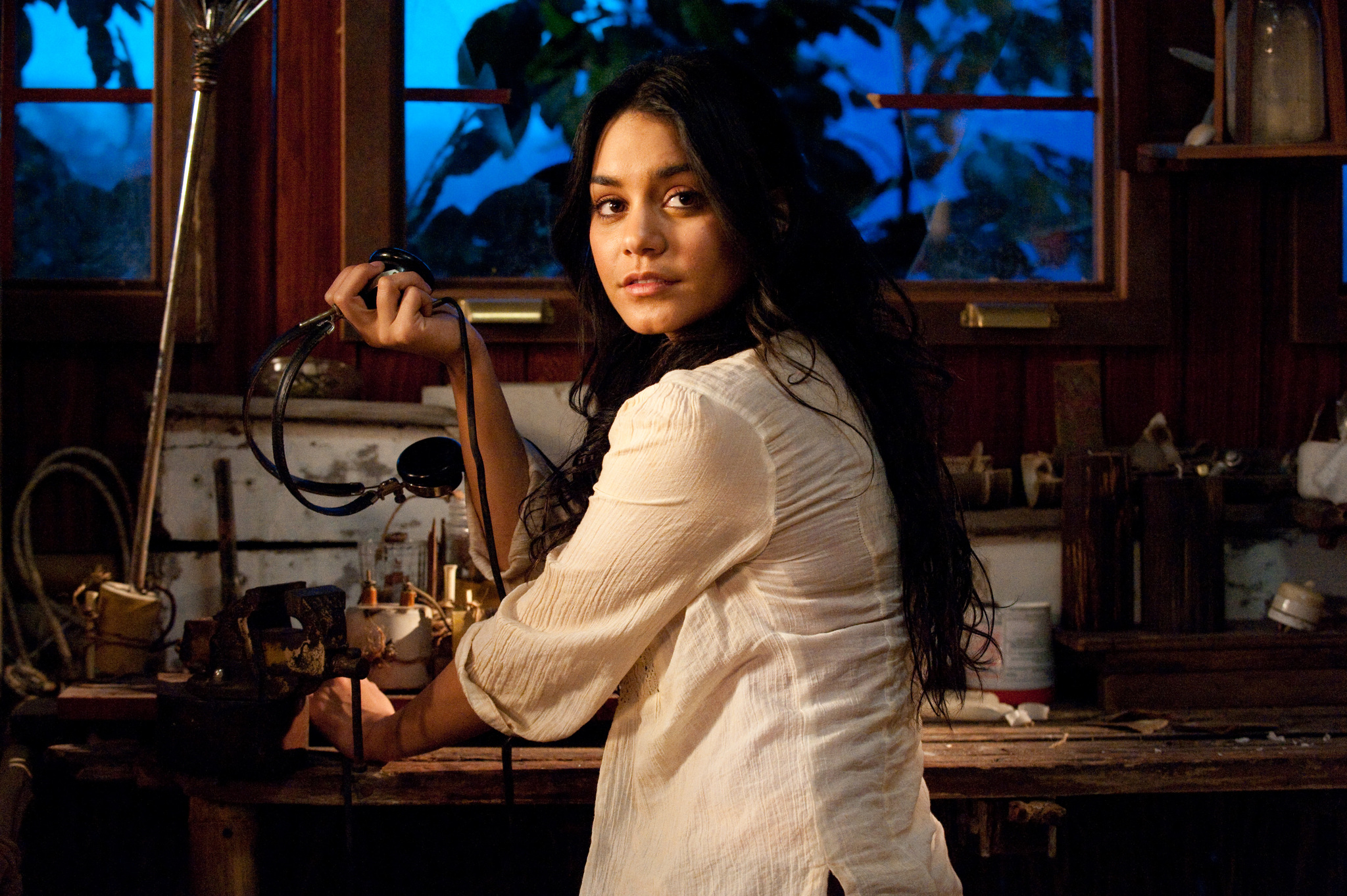 Still of Vanessa Hudgens in Kelione i paslaptingaja sala (2012)