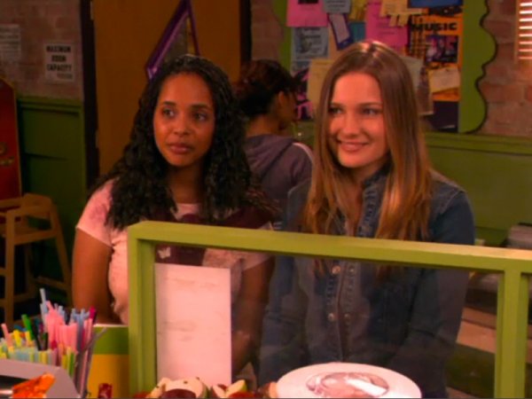 Cashala L'Shauntyelle and Becki Kregoski co-starring on Unfabulous