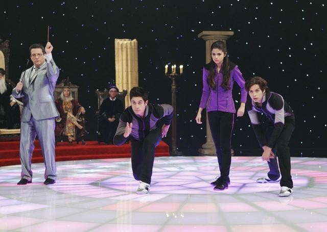 Still of Andy Kindler, David Henrie, Selena Gomez and Jake T. Austin in Wizards of Waverly Place (2007)