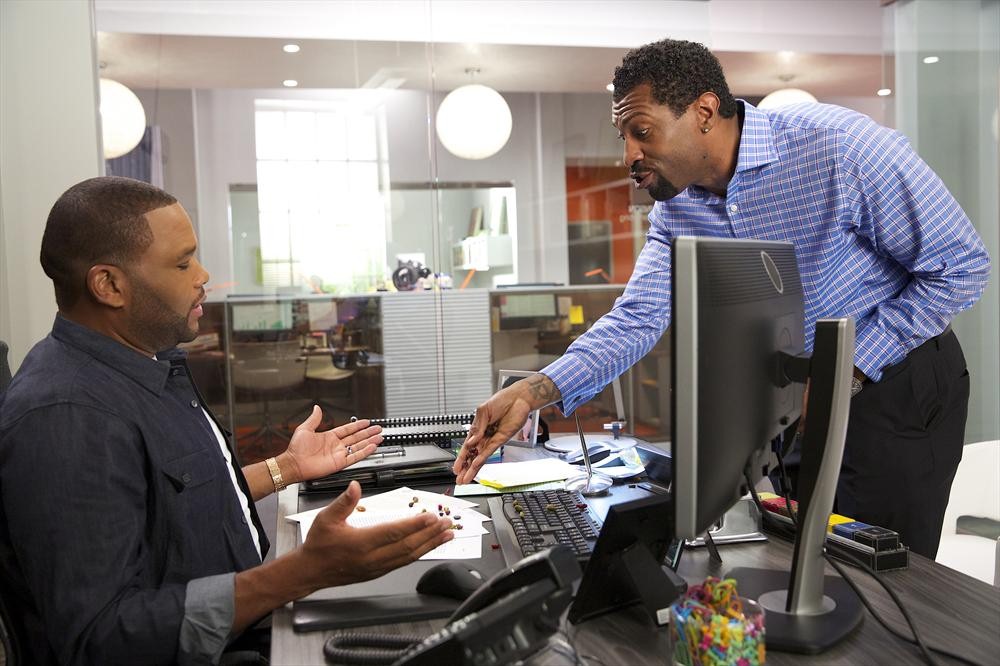 Still of Anthony Anderson and Deon Cole in Black-ish (2014)