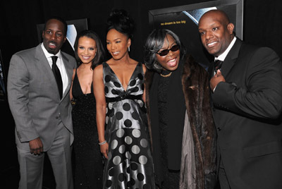 Angela Bassett, Voletta Wallace, Antonique Smith, Mark Pitts and Wayne Barrow at event of Notorious (2009)