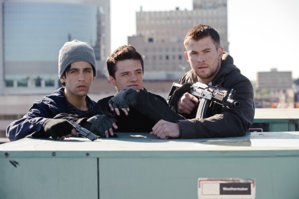 Still of Josh Peck, Chris Hemsworth and Josh Hutcherson in Red Dawn (2012)