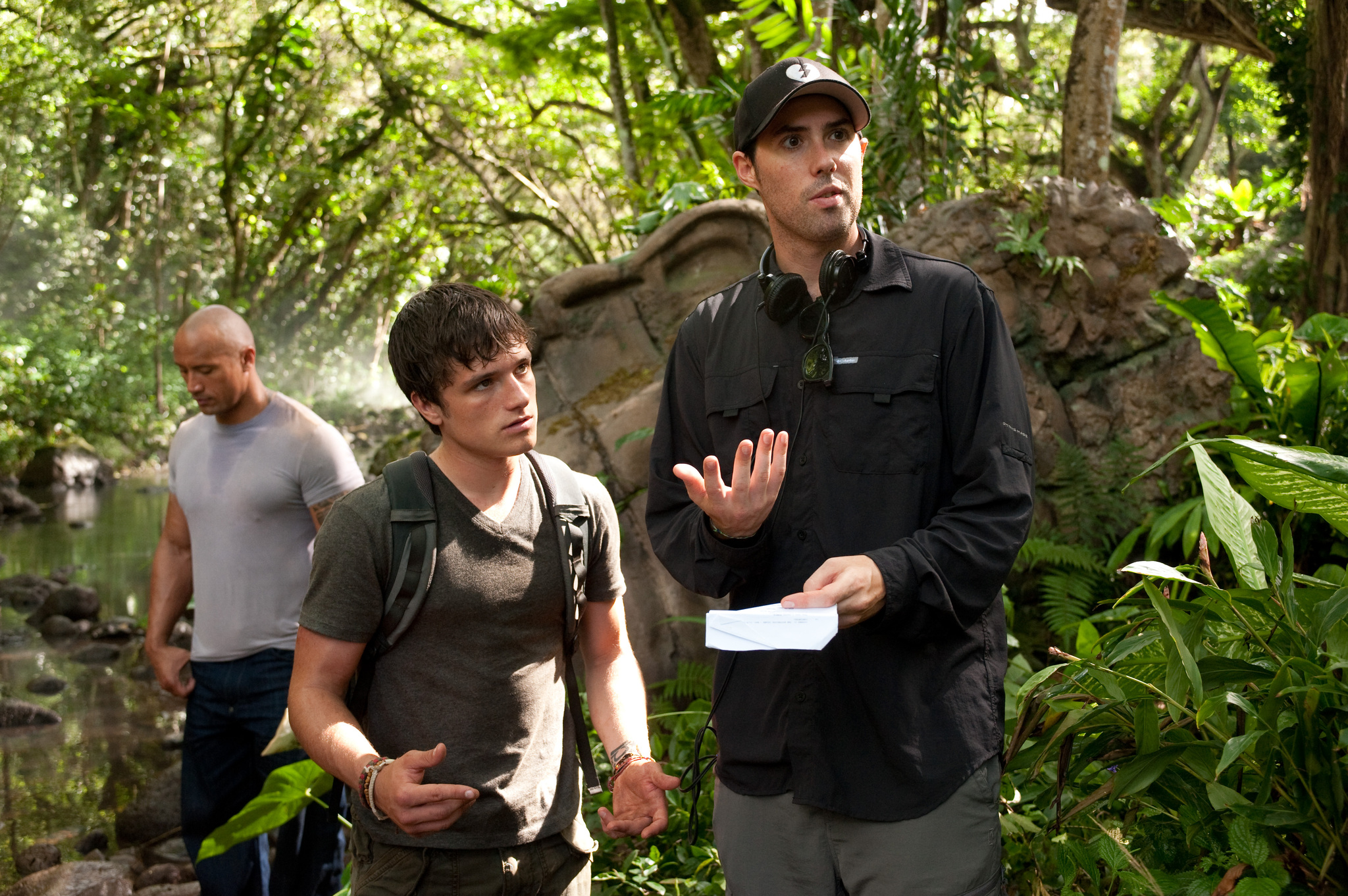 Still of Dwayne Johnson, Brad Peyton and Josh Hutcherson in Kelione i paslaptingaja sala (2012)