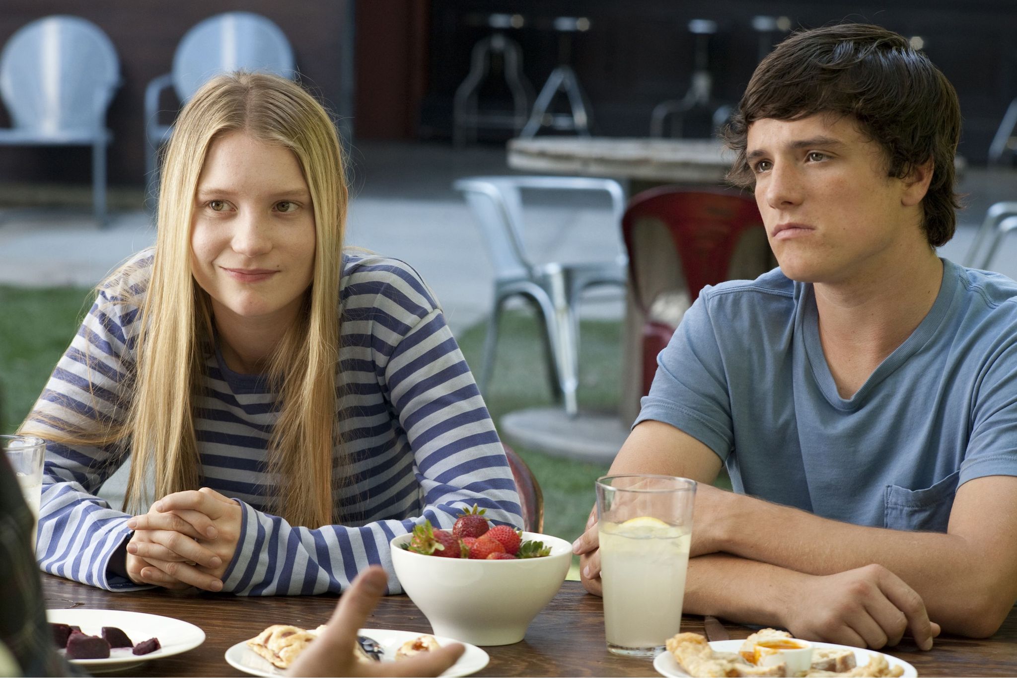 Still of Josh Hutcherson and Mia Wasikowska in The Kids Are All Right (2010)