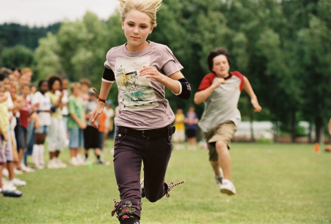 Still of Josh Hutcherson and AnnaSophia Robb in Bridge to Terabithia (2007)