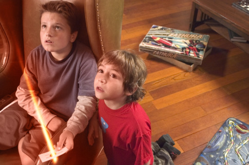 Still of Josh Hutcherson and Jonah Bobo in Zathura: A Space Adventure (2005)