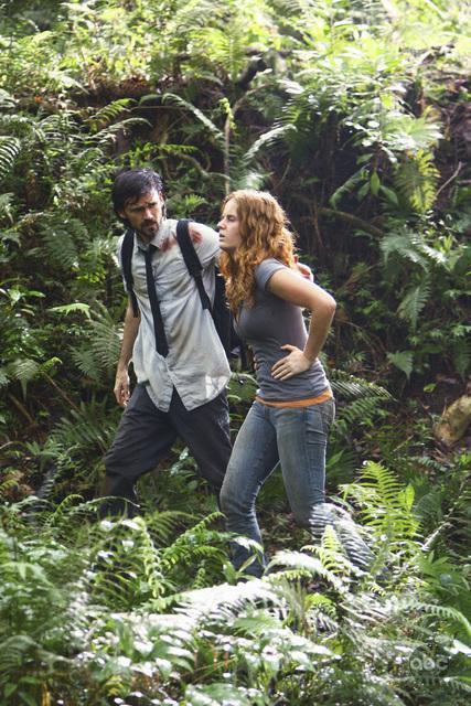 Still of Jeremy Davies and Rebecca Mader in Dinge (2004)