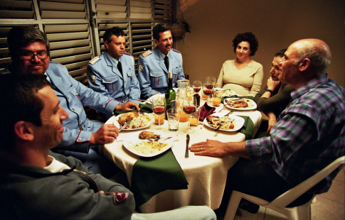 Still of Uri Gavriel, Ahuva Keren, Khalifa Natour, Imad Jabarin, Hilla Sarjon, Rubi Moskovitz and Hisham Khoury in Bikur Ha-Tizmoret (2007)