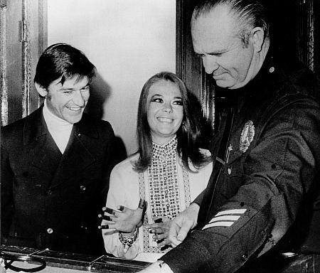 Police officer Robert Peterson actors Roddy McDowall and Natalie Wood, 1967.