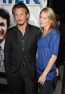 Sean Penn and Robin Wright at event of Milk (2008)