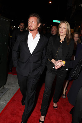 Sean Penn and Robin Wright at event of Milk (2008)