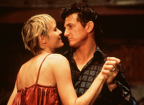 Still of Sean Penn and Robin Wright in She's So Lovely (1997)