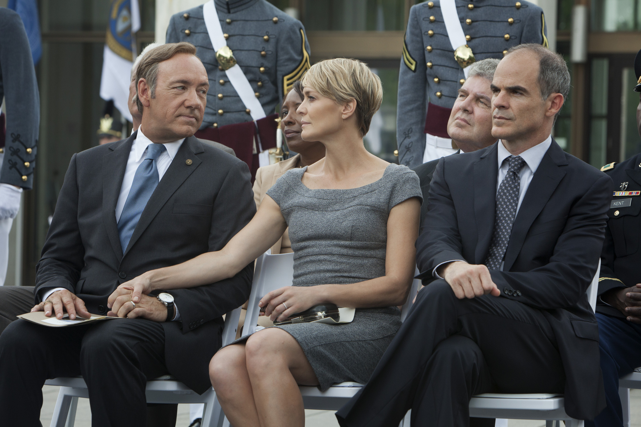 Still of Kevin Spacey, Robin Wright and Michael Kelly in Kortu Namelis (2013)