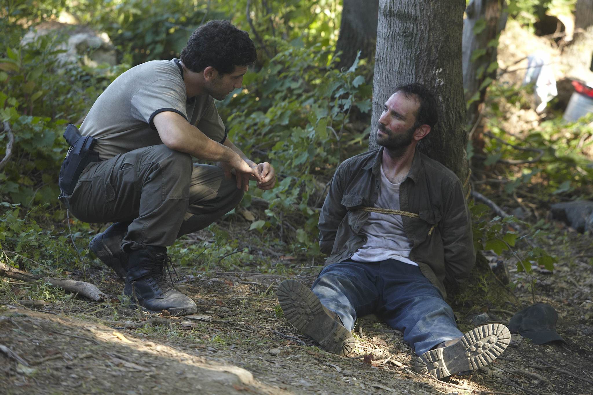 Still of Andrew Rothenberg and Jon Bernthal in Vaiksciojantys negyveliai (2010)