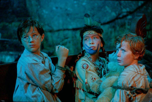 Still of Harry Newell, Freddie Popplewell and Carsen Gray in Peter Pan (2003)