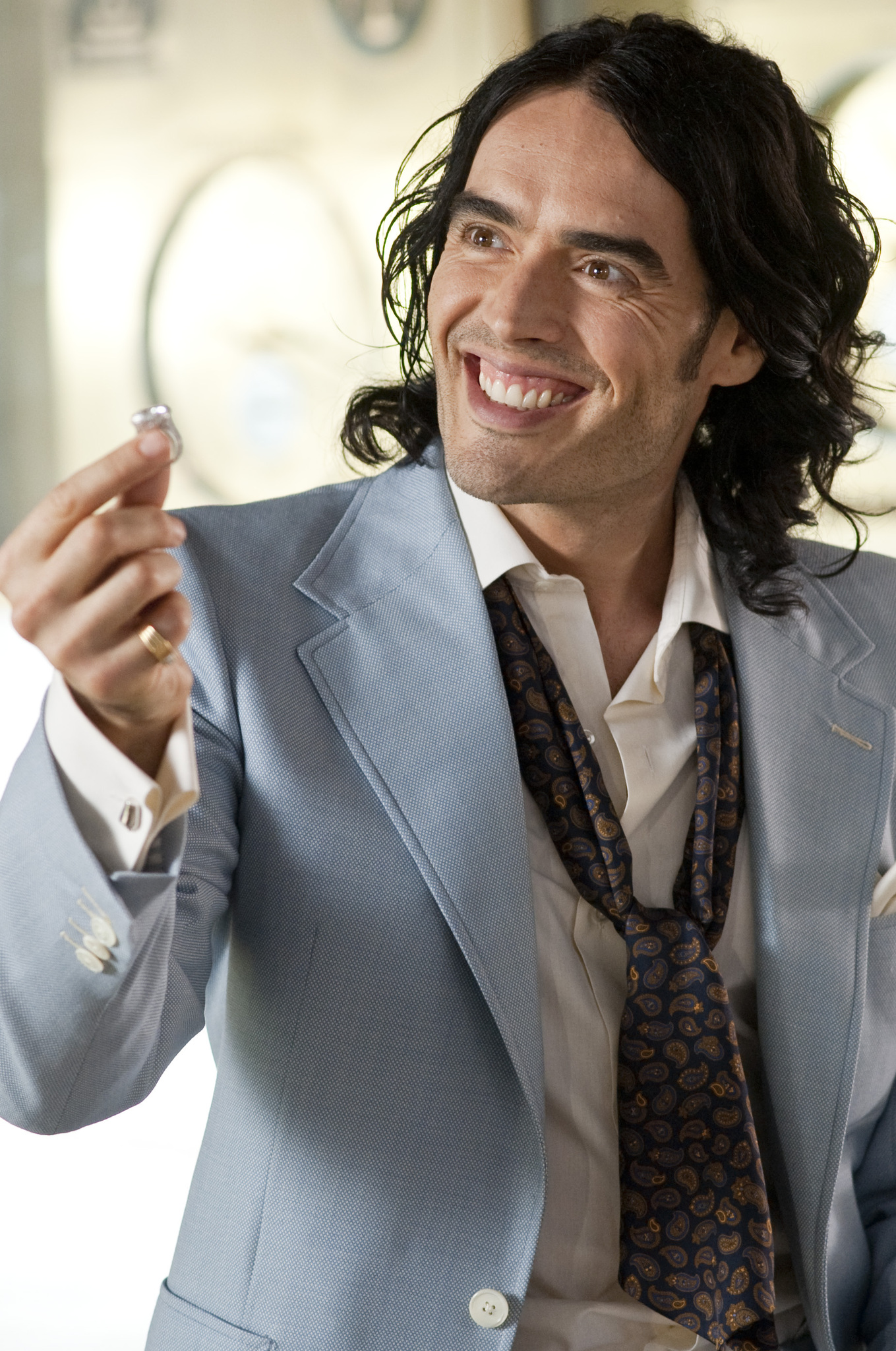 Still of Russell Brand in Arthur (2011)