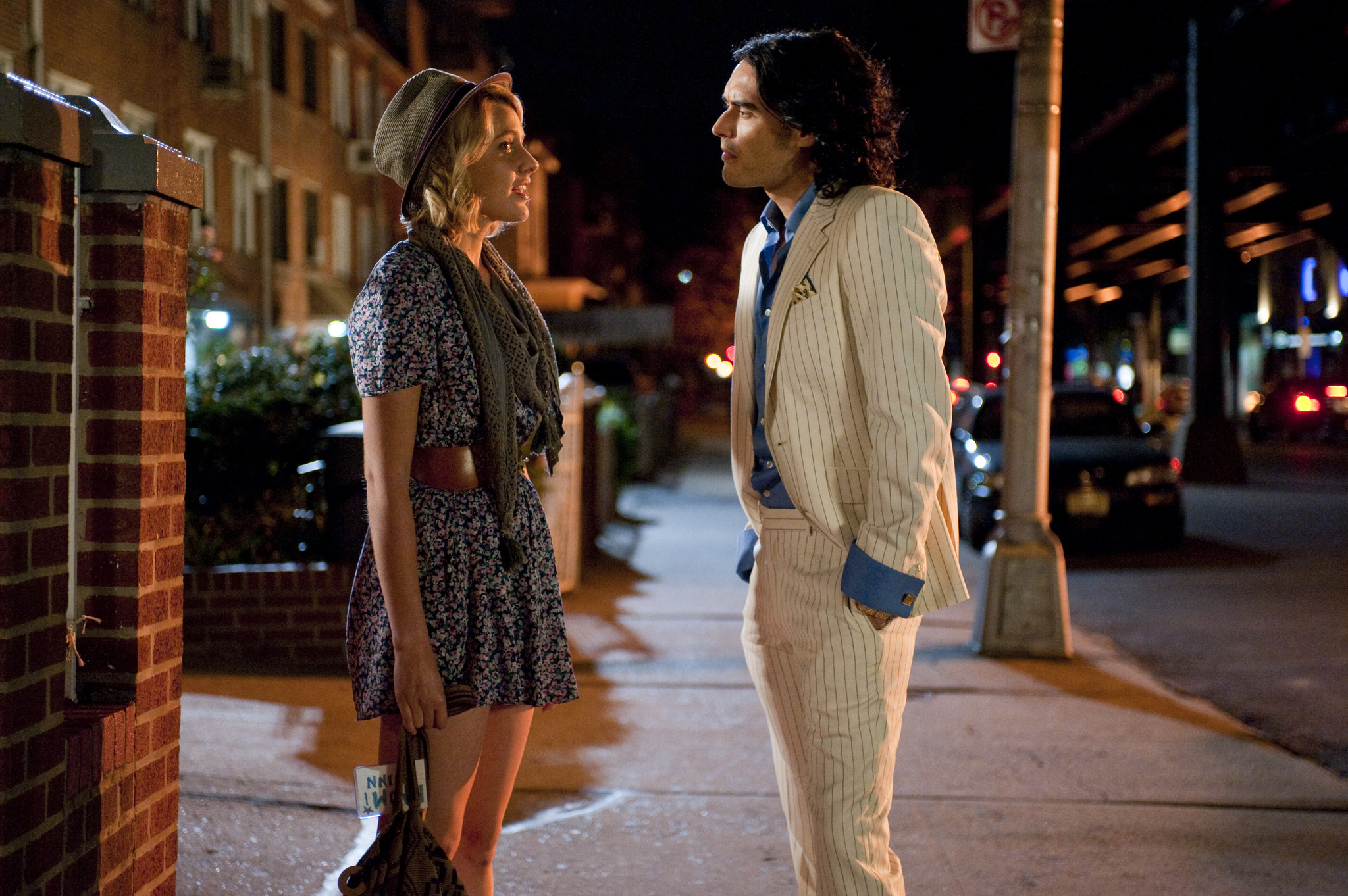 Still of Russell Brand and Greta Gerwig in Arthur (2011)