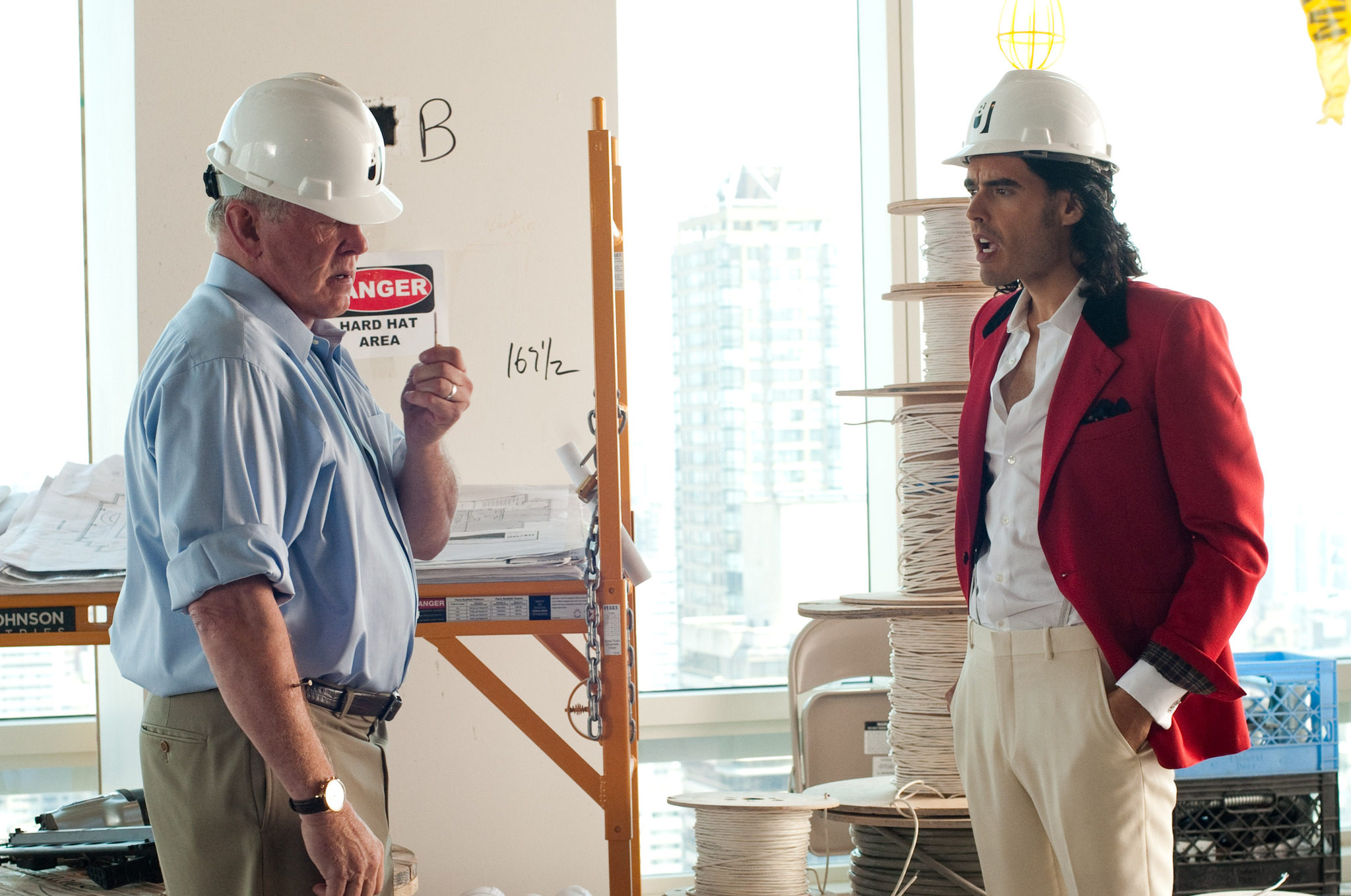 Still of Nick Nolte and Russell Brand in Arthur (2011)
