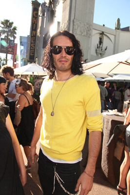 Russell Brand at event of Legend of the Guardians: The Owls of Ga'Hoole (2010)