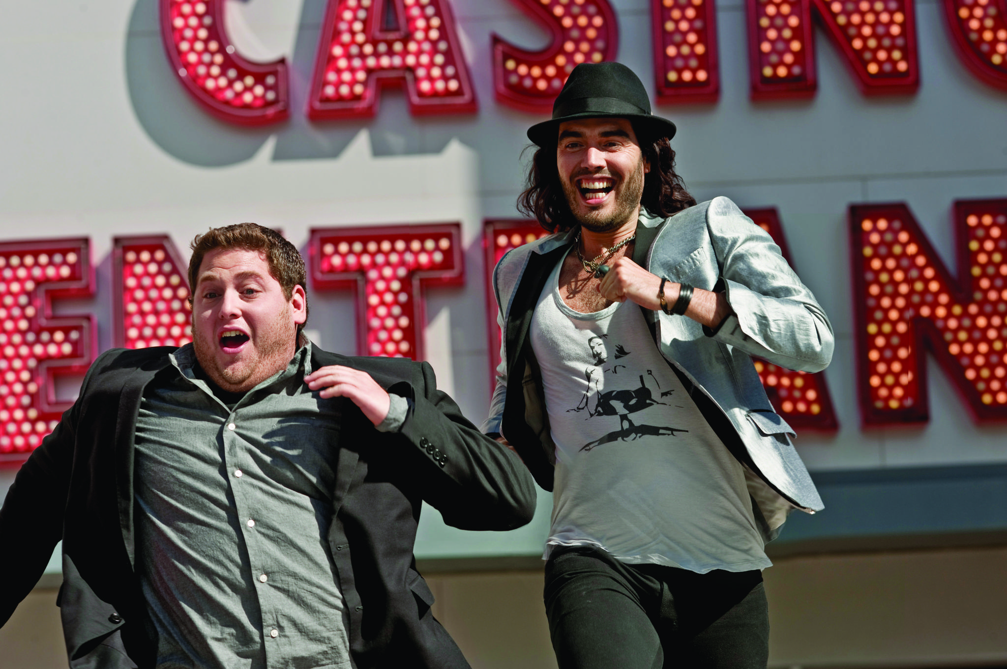 Still of Russell Brand and Jonah Hill in Get Him to the Greek (2010)