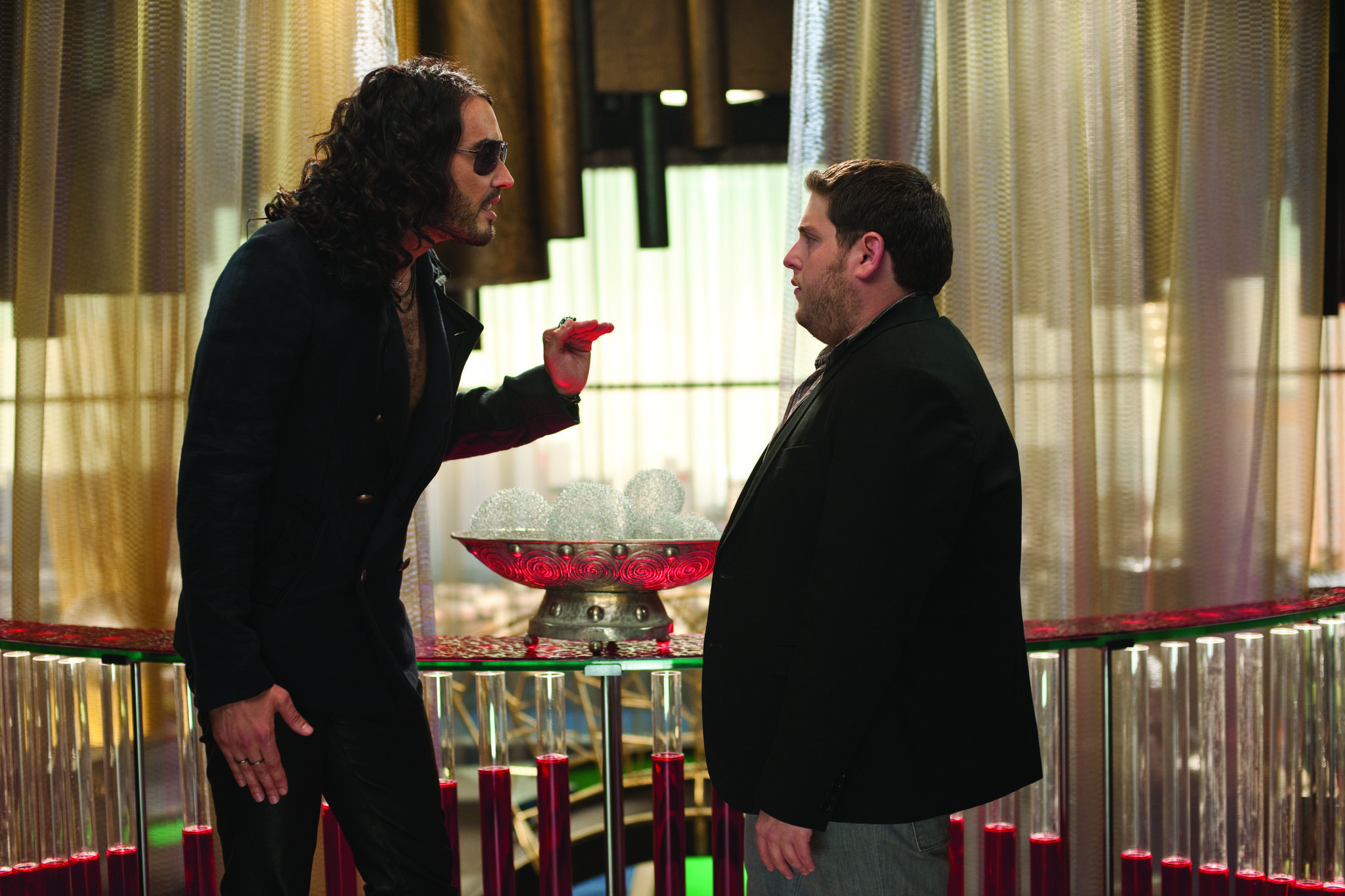 Still of Russell Brand and Jonah Hill in Get Him to the Greek (2010)