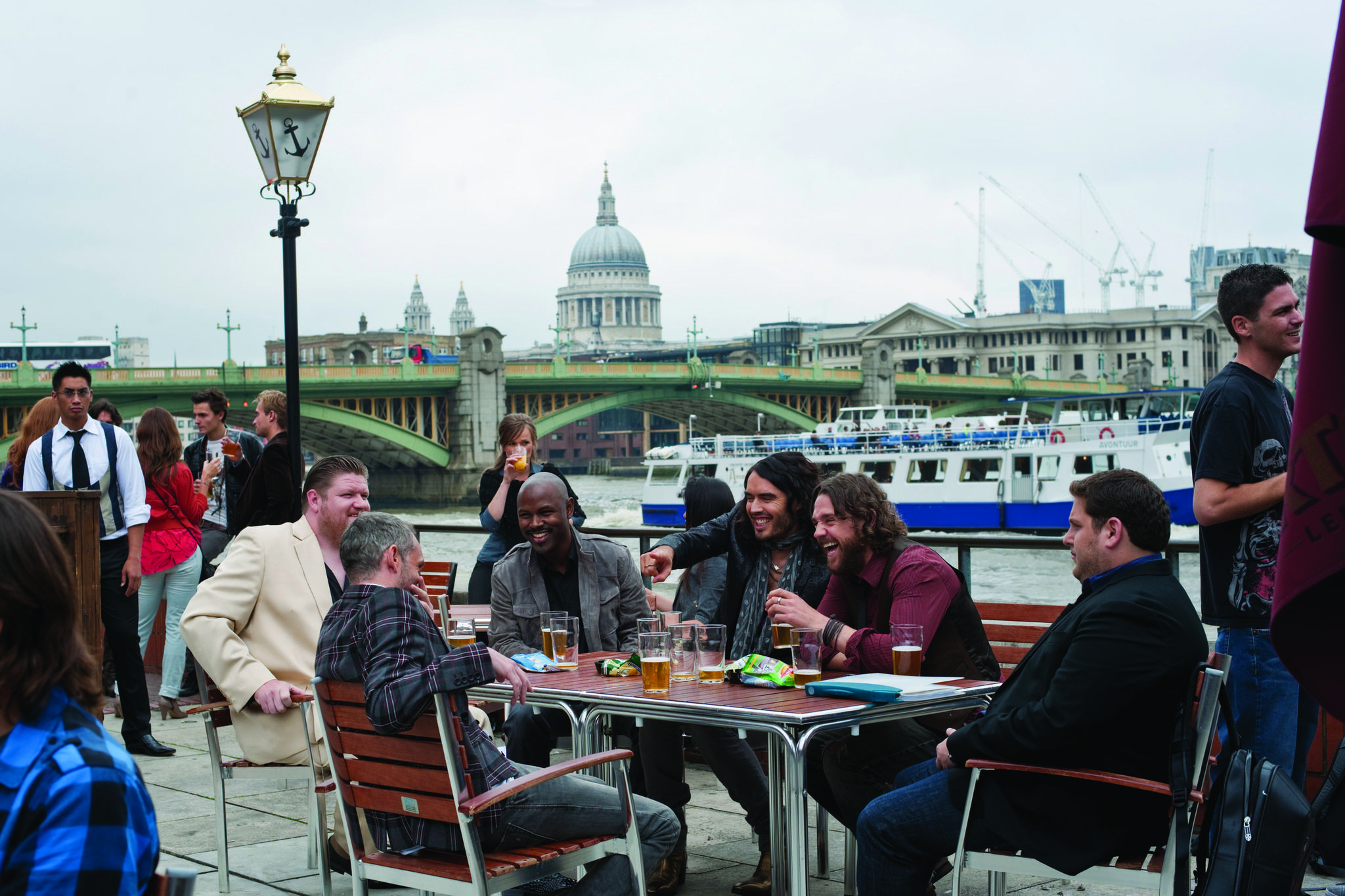 Still of Russell Brand and Jonah Hill in Get Him to the Greek (2010)