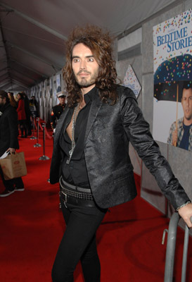 Russell Brand at event of Bedtime Stories (2008)