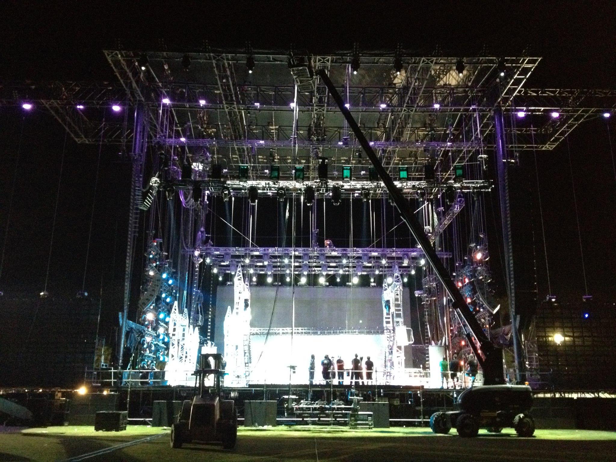 Dr. Dre & Snoop Dog's stage at Coachella 2012 with Virtual Tupac