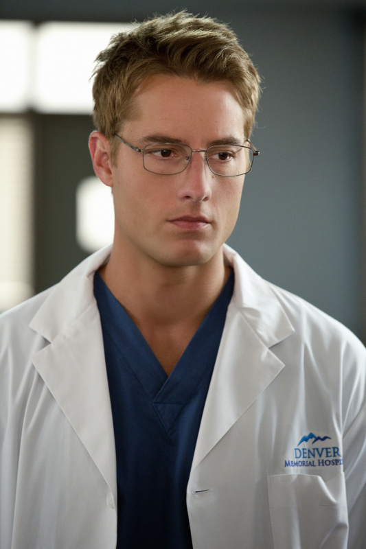 Still of Jack Rowand and Justin Hartley in Emily Owens M.D. (2012)
