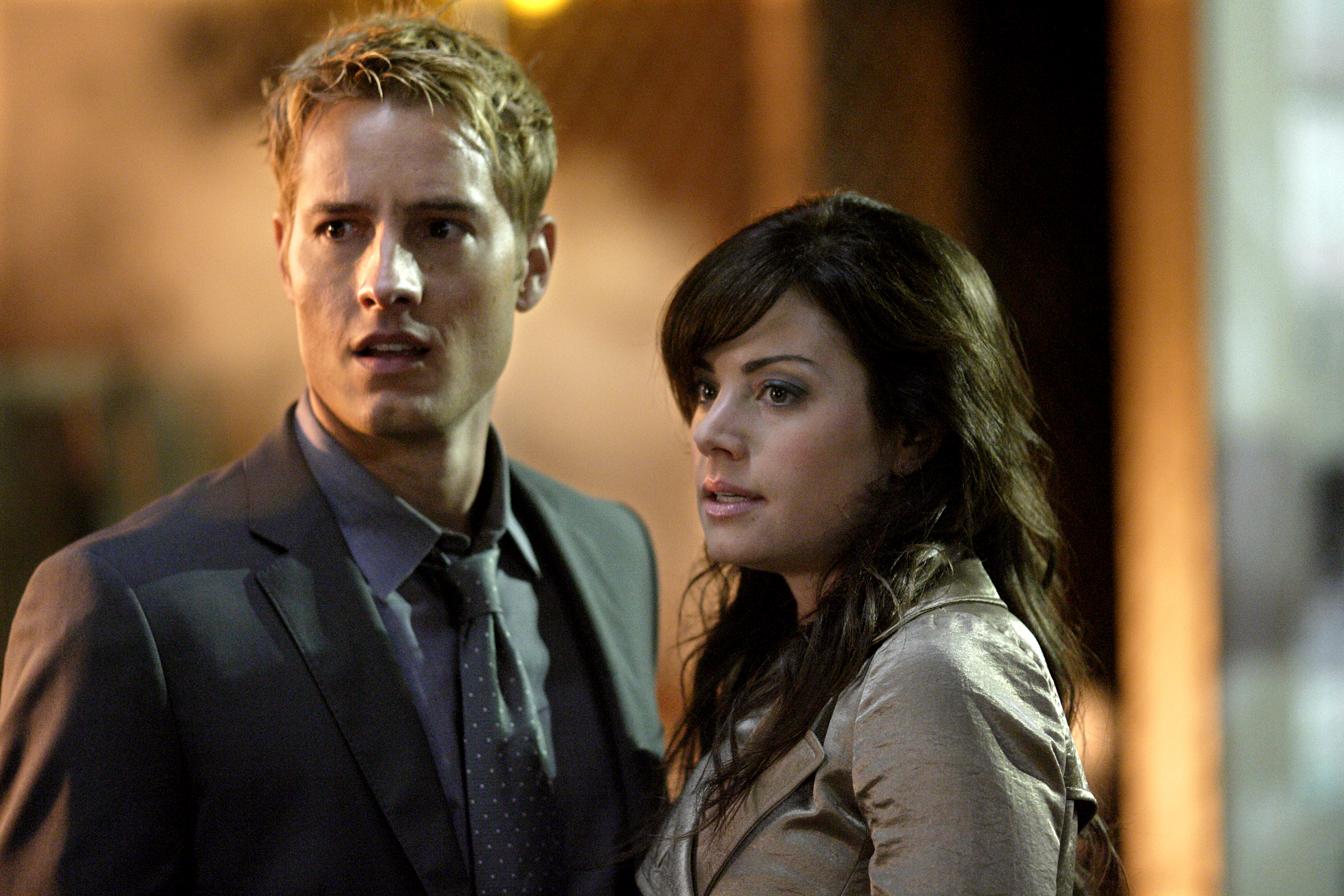 Still of Justin Hartley and Erica Durance in Smallville (2001)