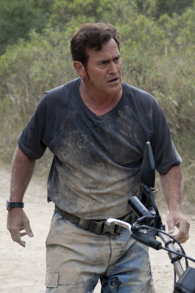 Still of Bruce Campbell in Burn Notice: The Fall of Sam Axe (2011)