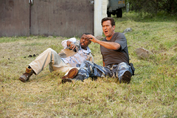 Still of Bruce Campbell and RonReaco Lee in Burn Notice: The Fall of Sam Axe (2011)