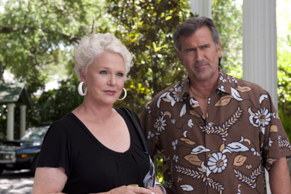 Still of Sharon Gless and Bruce Campbell in Vilko bilietas (2007)