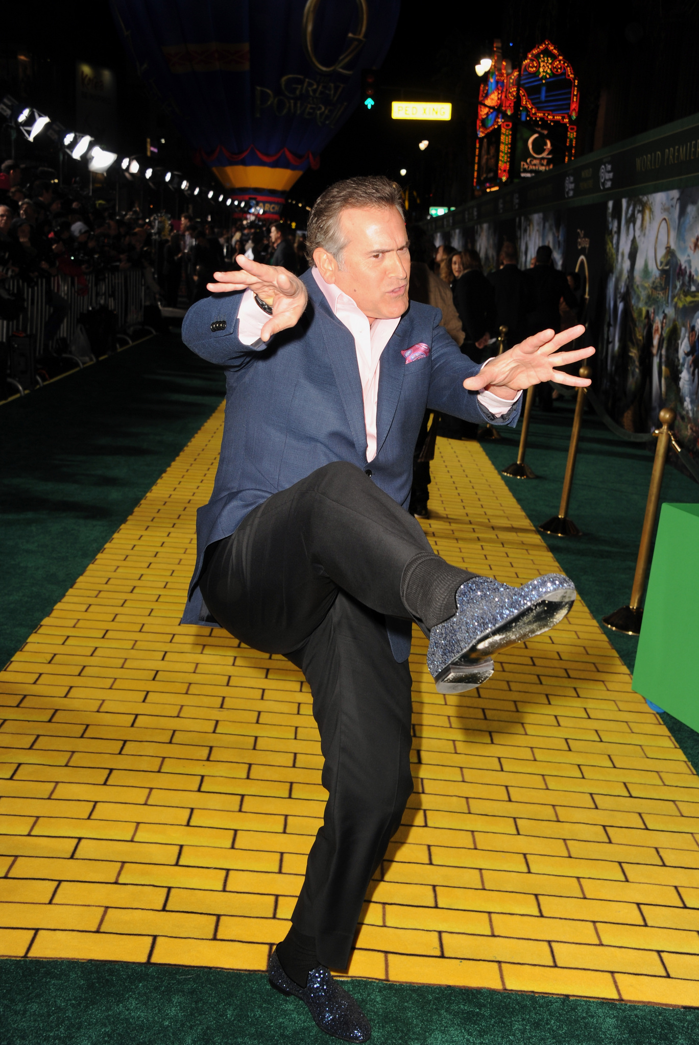 Bruce Campbell at event of Ozas: didis ir galingas (2013)