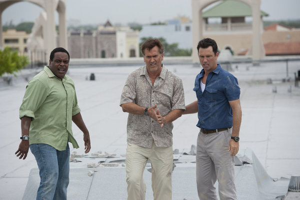 Still of Bruce Campbell, Chad L. Coleman and Jeffrey Donovan in Vilko bilietas (2007)