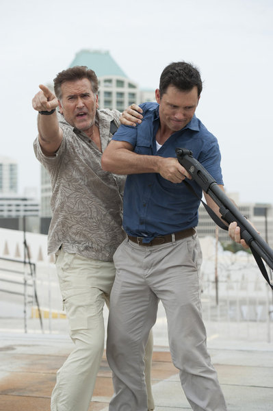 Still of Bruce Campbell and Jeffrey Donovan in Vilko bilietas (2007)