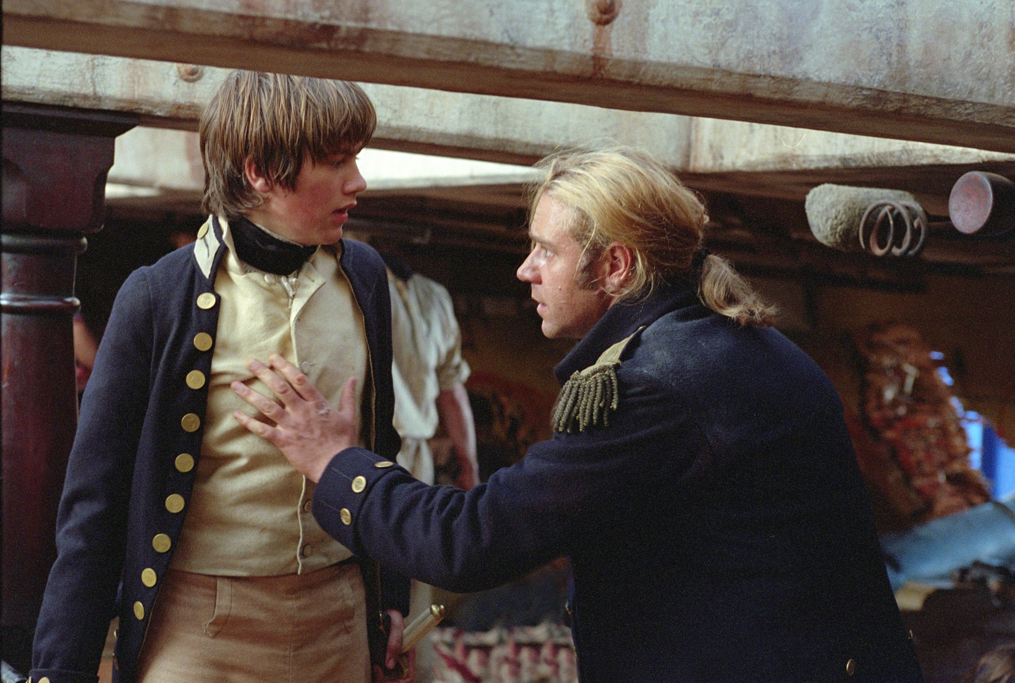 Still of Russell Crowe and Max Benitz in Master and Commander: The Far Side of the World (2003)