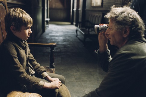 Still of Roman Polanski and Barney Clark in Oliver Twist (2005)