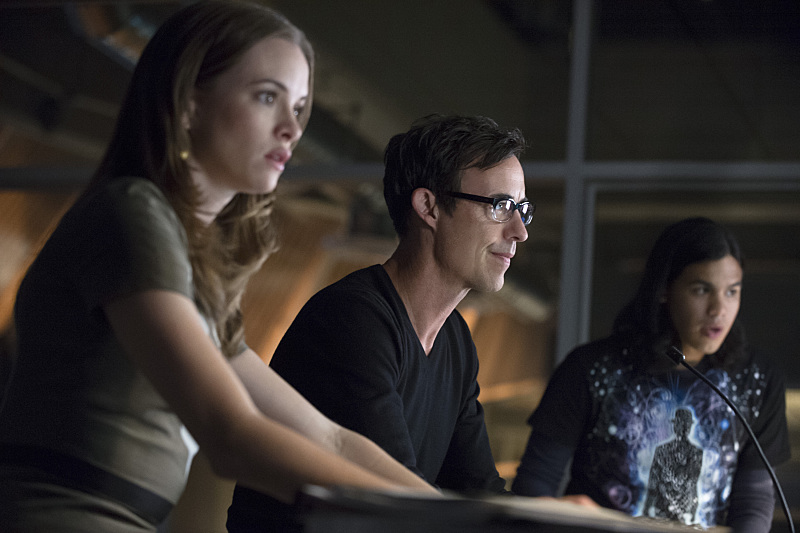 Still of Tom Cavanagh, Danielle Panabaker and Carlos Valdes in The Flash (2014)