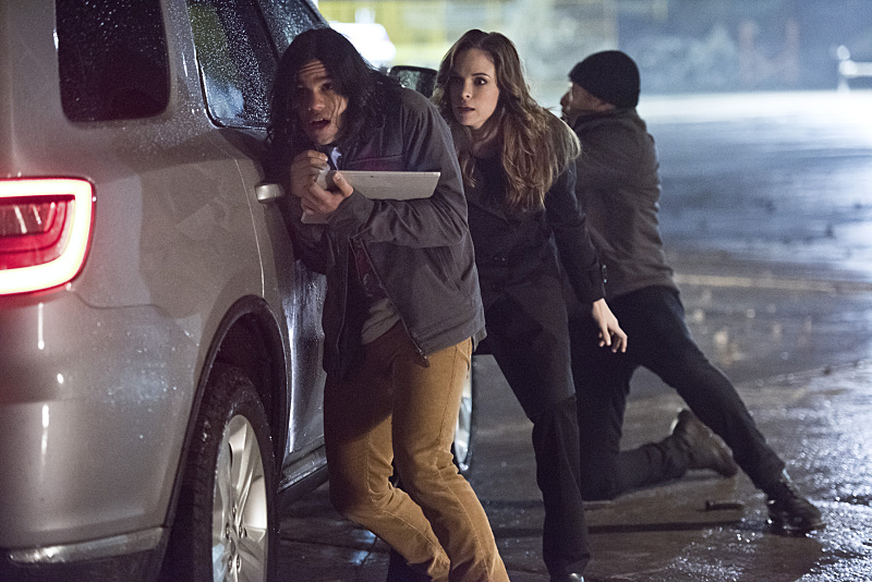 Still of Jesse L. Martin, Danielle Panabaker and Carlos Valdes in The Flash (2014)
