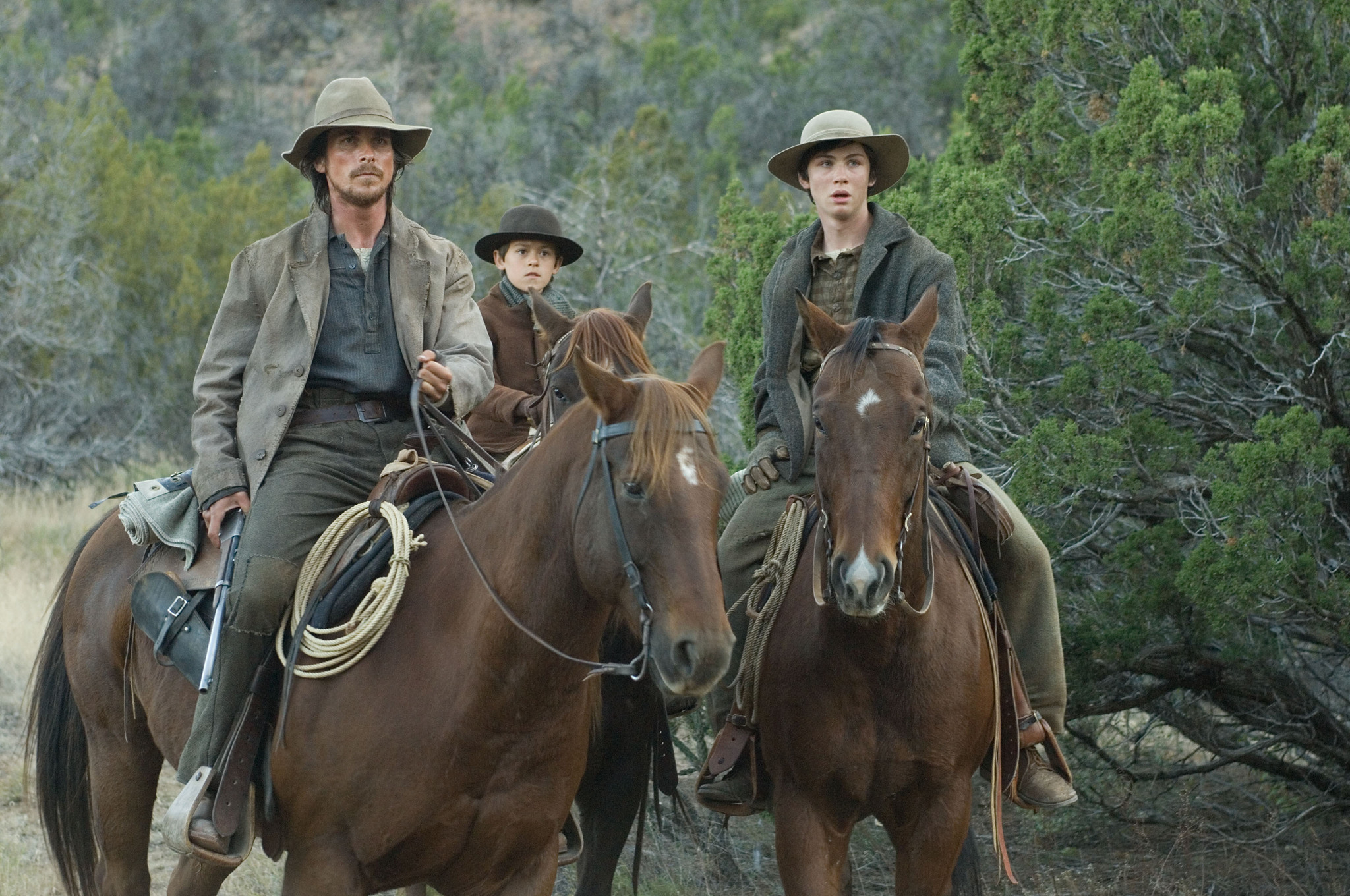 Still of Christian Bale, Logan Lerman and Benjamin Petry in Traukinys i Juma (2007)