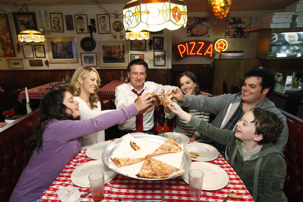 Still of Bill Pullman, Jenna Elfman, Josh Gad, Benjamin Stockham and Amara Miller in 1600 Penn (2012)