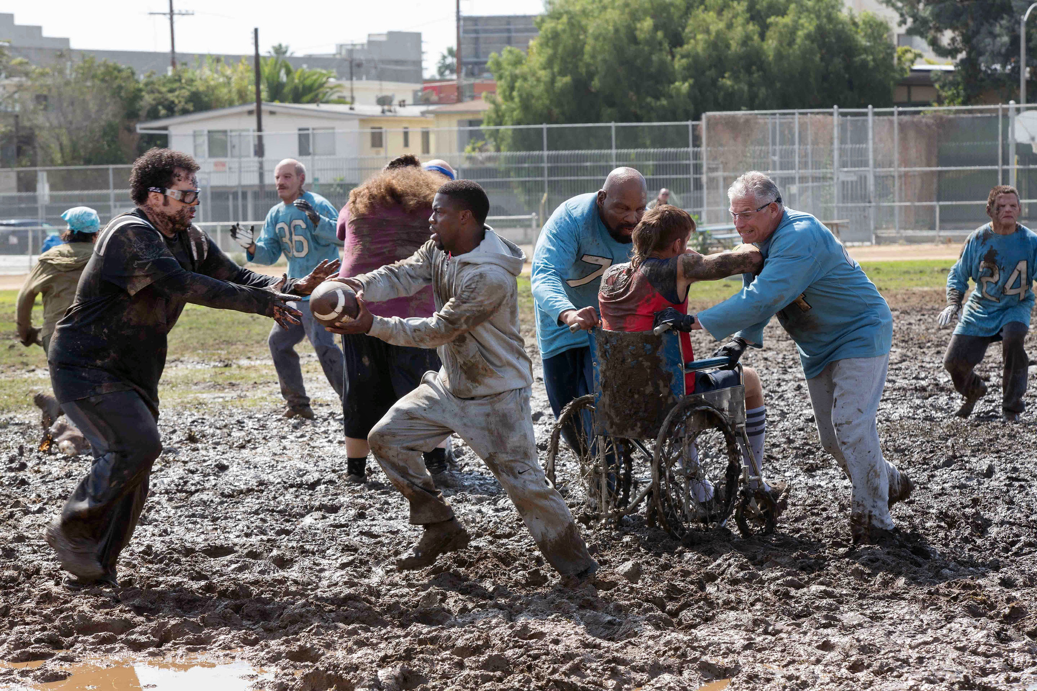 Still of Kevin Hart and Josh Gad in Pabroliu nuoma (2015)