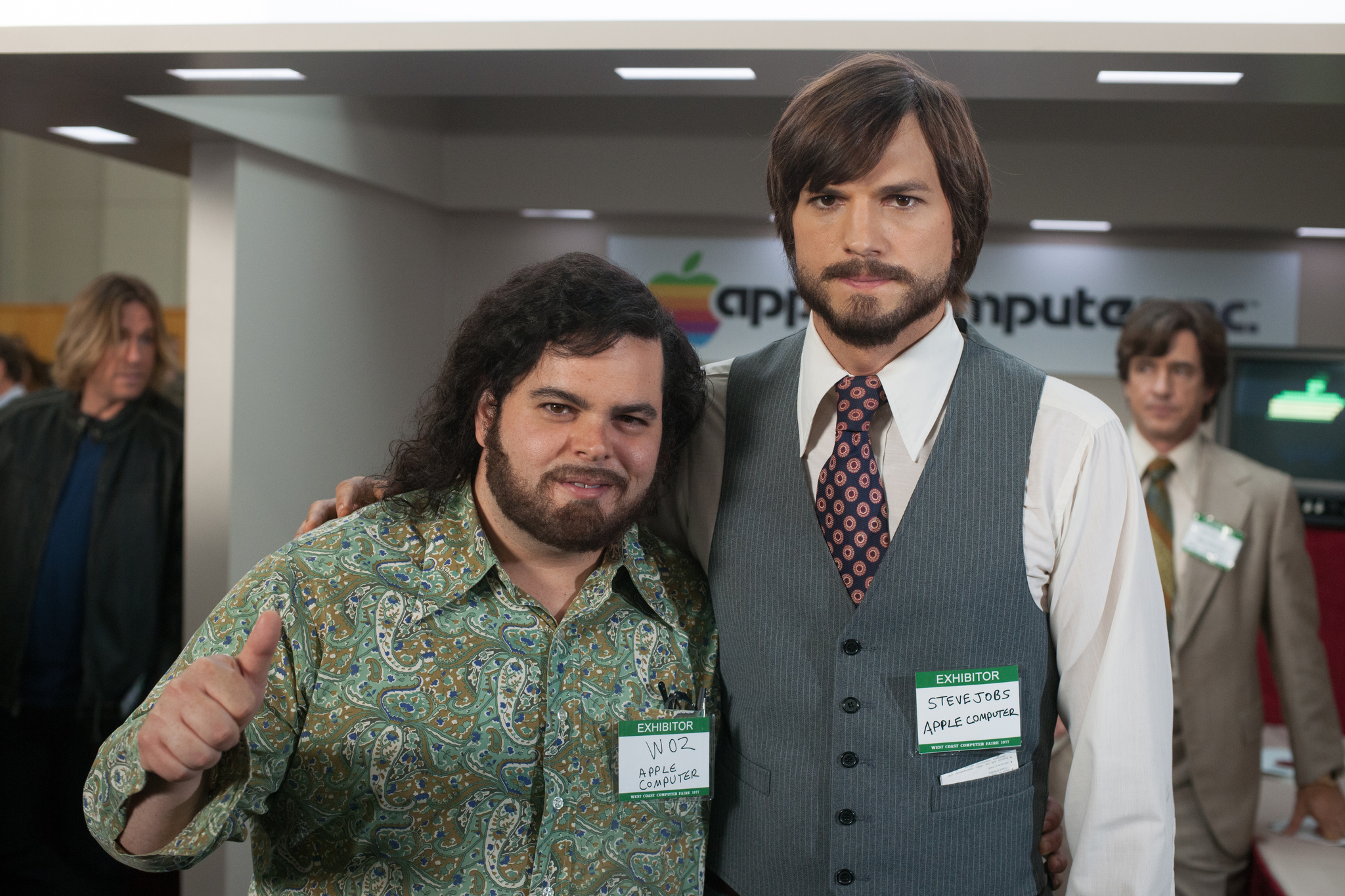 Still of Ashton Kutcher and Josh Gad in Jobs (2013)