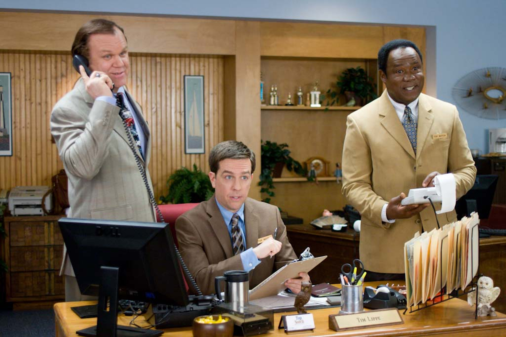 Still of John C. Reilly, Isiah Whitlock Jr. and Ed Helms in Cedar Rapids (2011)