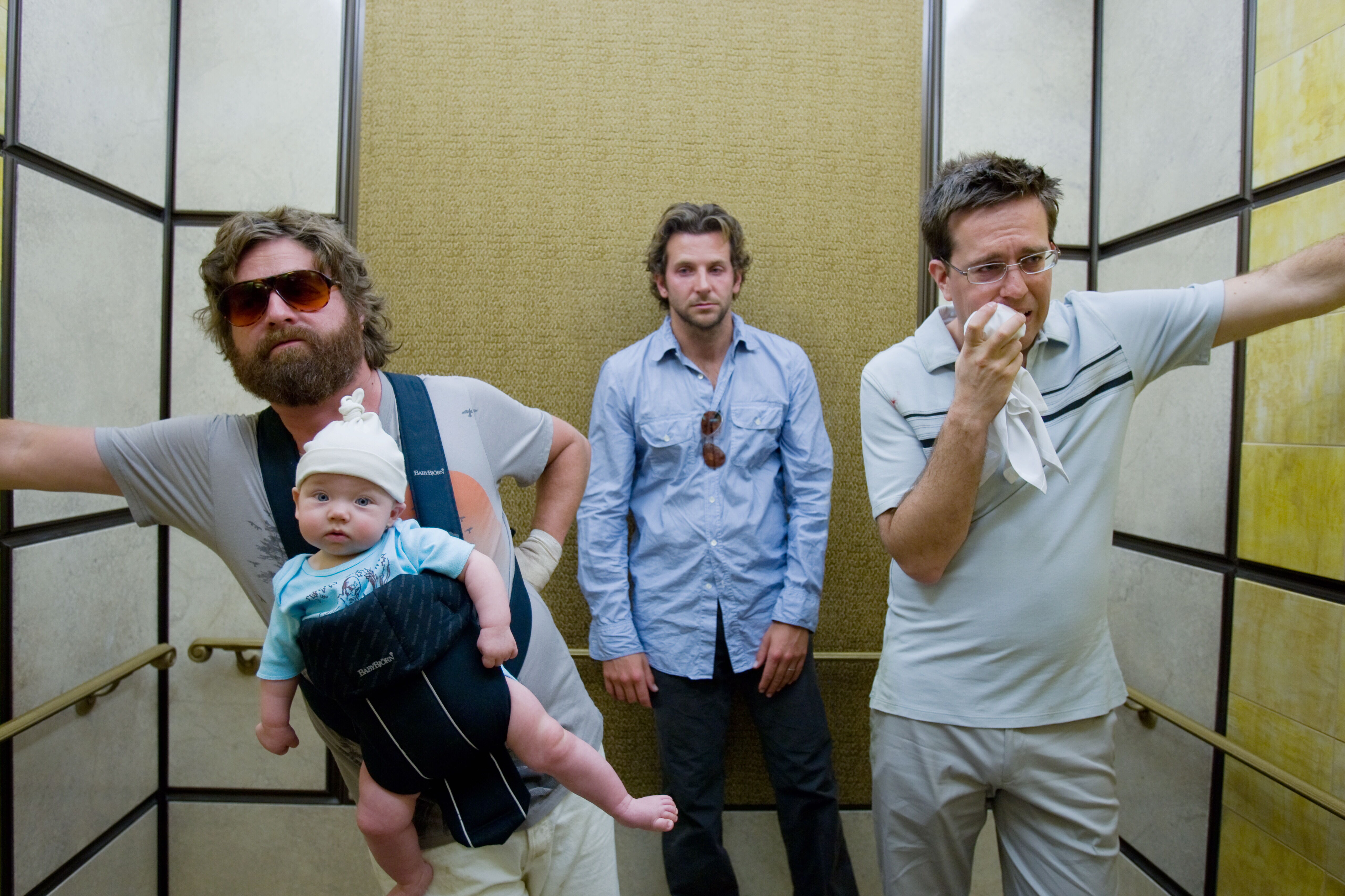 Still of Bradley Cooper, Zach Galifianakis and Ed Helms in Pagirios Las Vegase (2009)