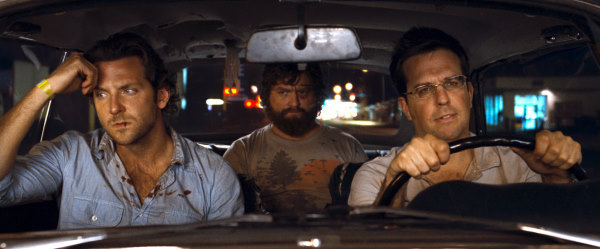 Still of Bradley Cooper, Zach Galifianakis and Ed Helms in Pagirios Las Vegase (2009)